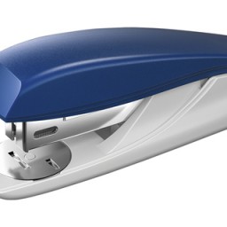Grapadora Petrus 210 25 hojas azul