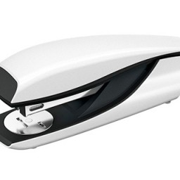 Grapadora Petrus 635 WOW 30 hojas blanca metalizado