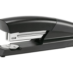 Grapadora Petrus 2002-P 30 hojas negra