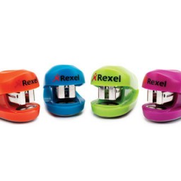 Grapadora Rexel Buddy 10 hojas colores surtidos